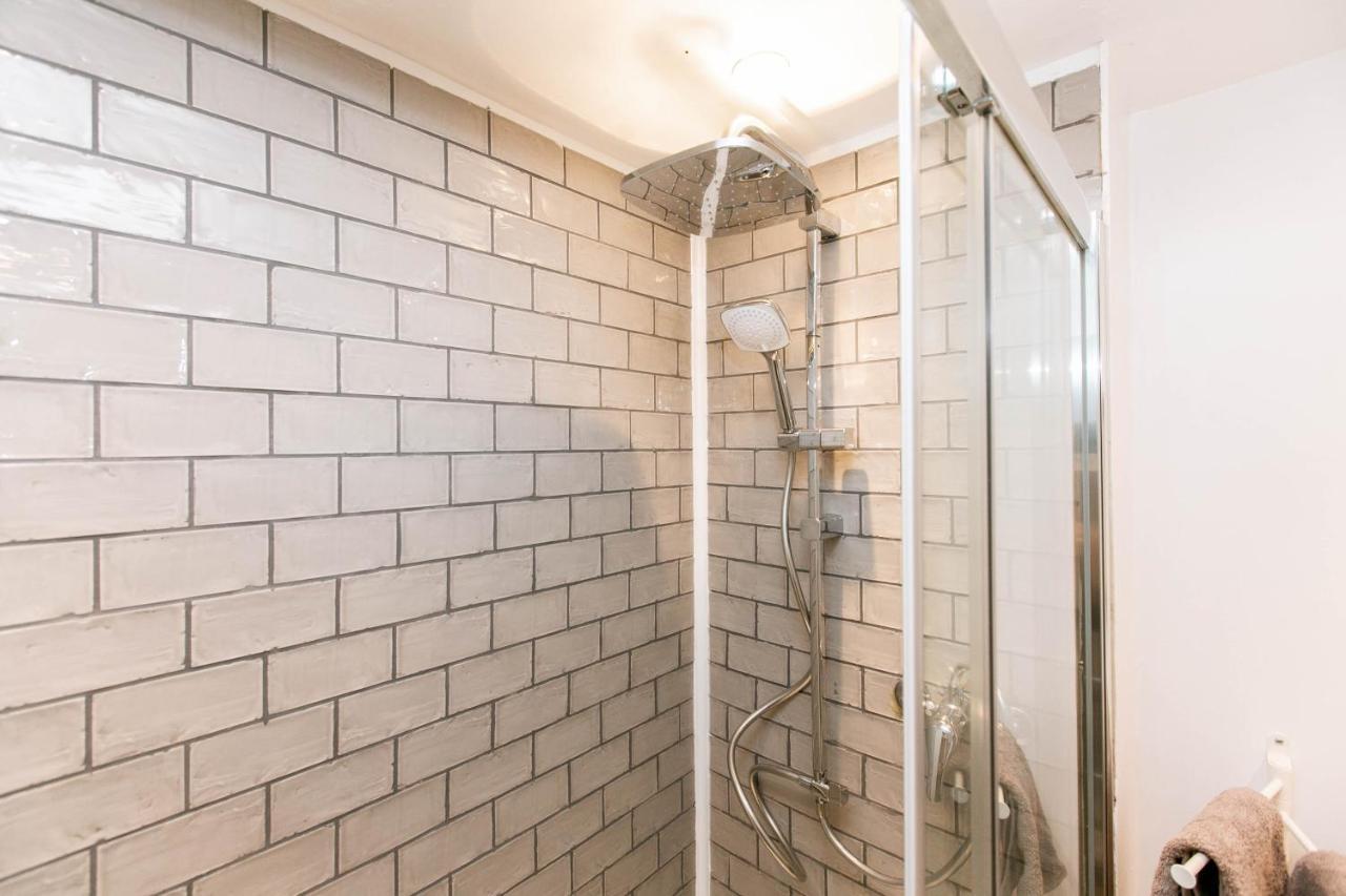 Peaceful Apartment - Dedicated Free Parking - Walk To Centre, Uni, Hosp - Business And Leisure - Contact For Long Stays Exeter Eksteriør bilde